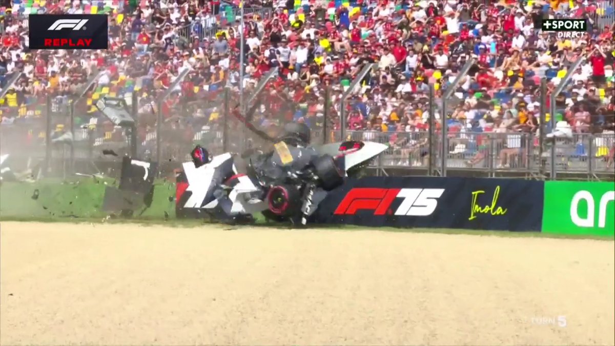 ÉNORME CRASH POUR TSUNODA EN Q1 🤯 Drapeau rouge ! 🚩 Le pilote japonais est parvenu à s'extraire de sa monoplace. #ImolaGP #F1
