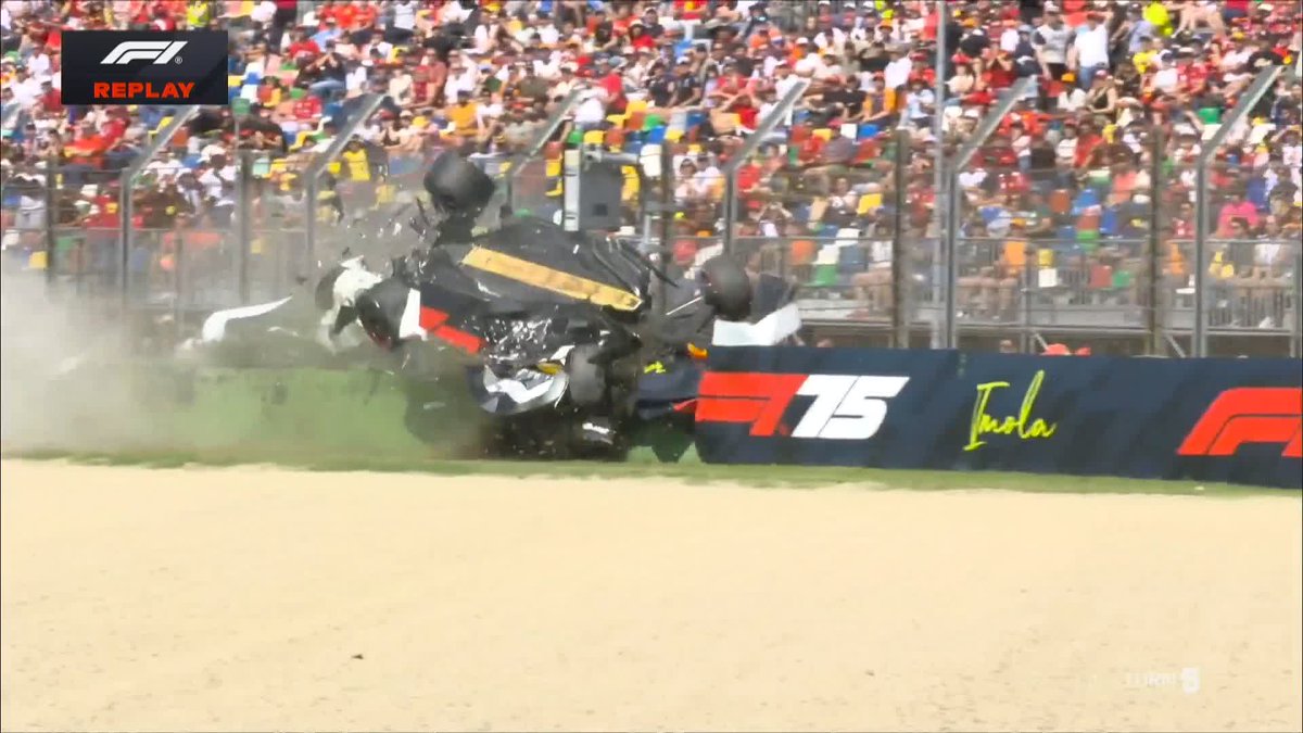 A big hit for Yuki 😧 He's out of the car and headed to the medical centre to be checked over ⬇️
