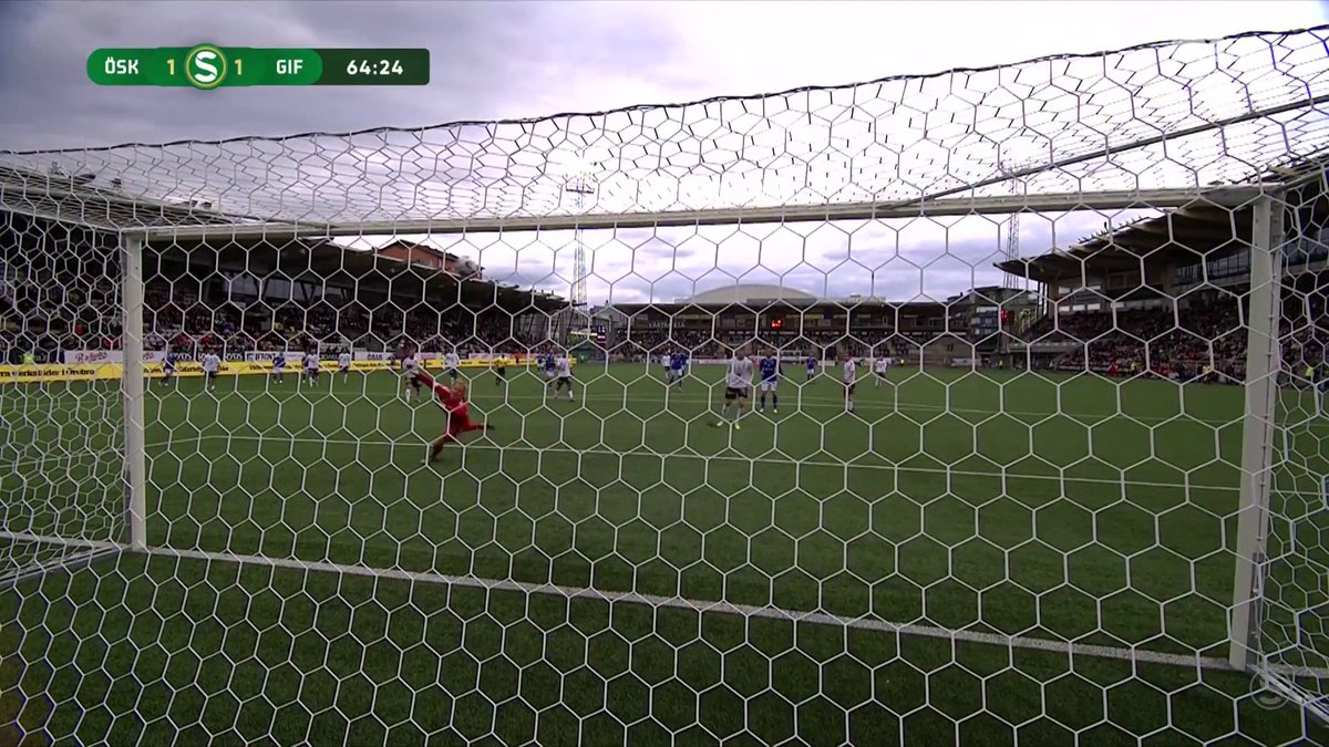 Marc Manchón slår till med en fräckis! 😱 GIF Sundsvall kvitterar mot ÖSK 📲 Se Superettan på Max