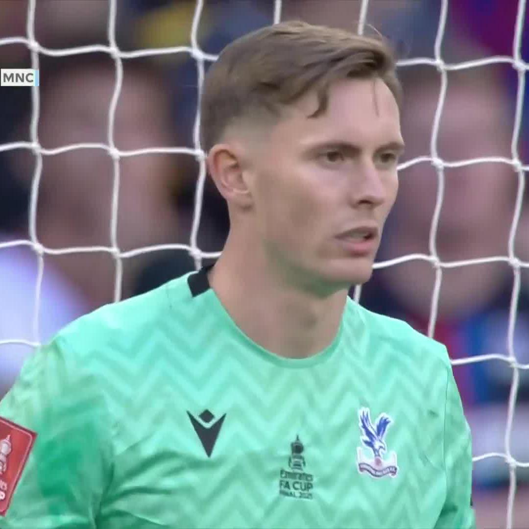 The former Man Utd man was not about to let City equalise 😤🧤 📺 Stream #EmiratesFACup on DStv: