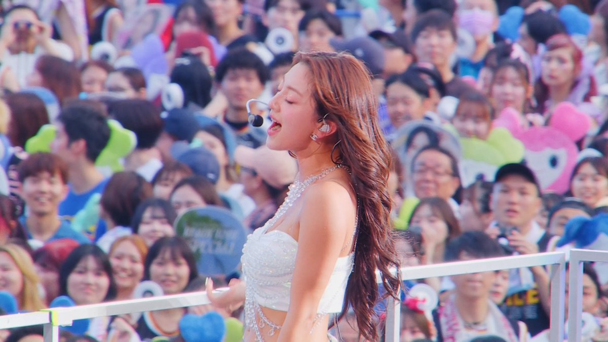 TWICE just makes filling the largest Stadiums in Japan look easy
