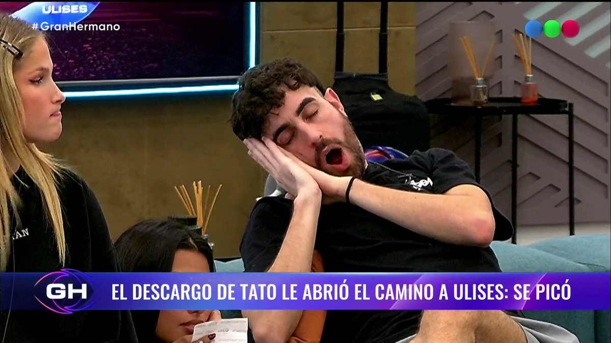 en que realidad paralela vive este fantasma que se describe como el más intenso, que habla mucho, canta y grita todo el tiempo ? #GranHermano