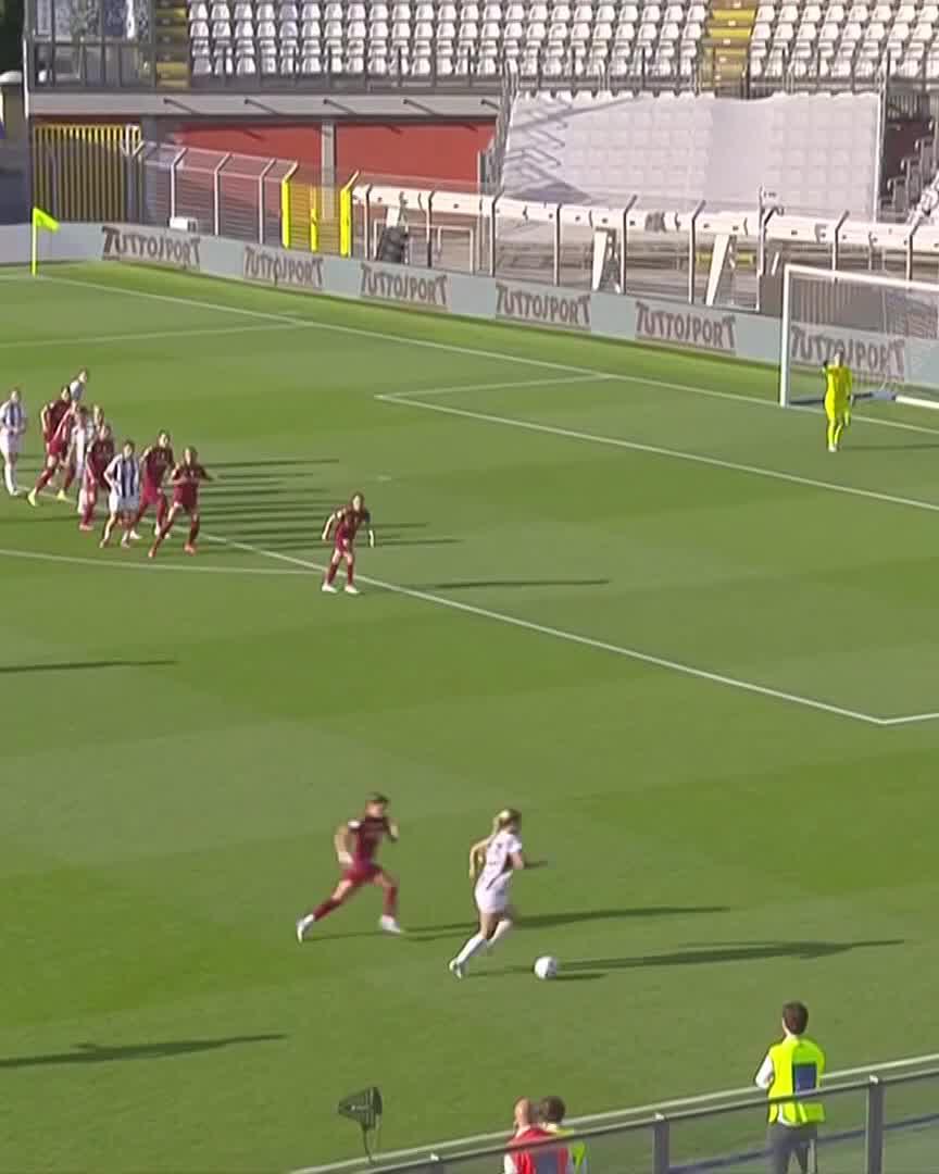Ancora Girelli (dopo il 3-0 di Thomas), cala il poker! 🔥 #JuveRoma #JuventusWomen #CoppaItaliaFemminile