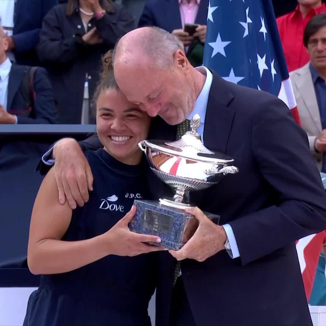 she hasn't stopped smiling 😄 Jasmine Paolini | #IBI25