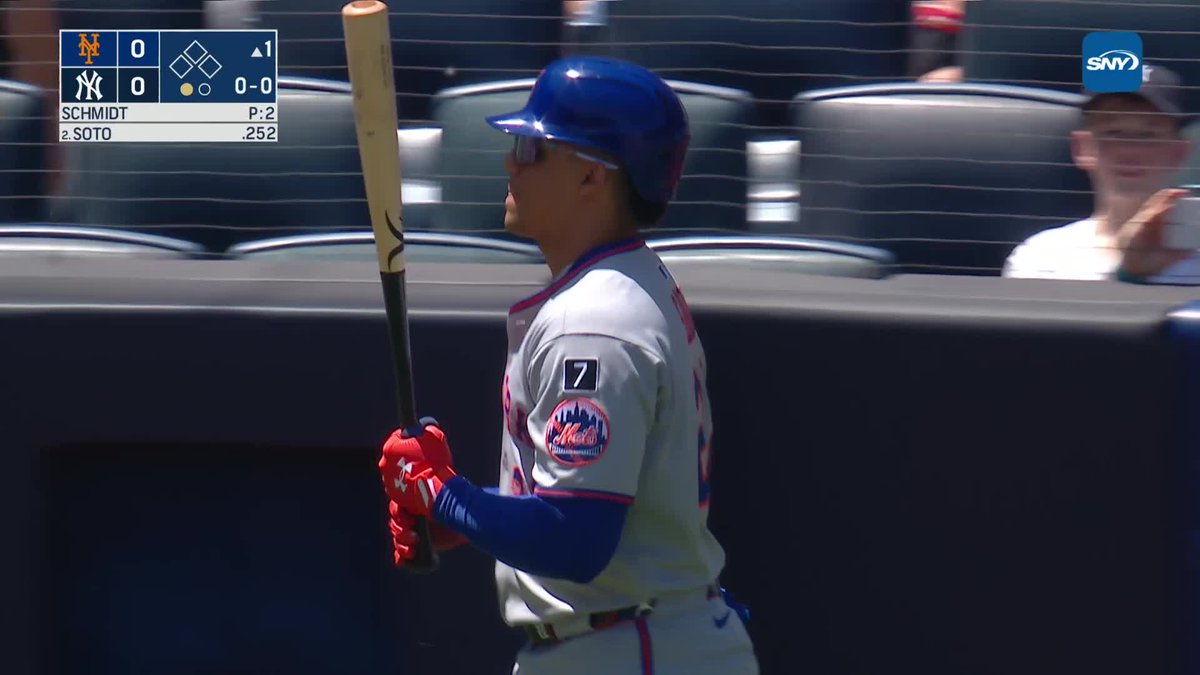Juan Soto steps into the box and hears some LOUD boos again 😳 (via SNY)