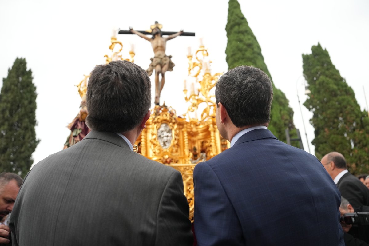 Va por todos los andaluces y por todo lo que somos capaces de conseguir caminando juntos. Como cofrade, he vivido emocionado este momento único e inolvidable a los pies del Cachorro. La El Cachorro brilla en Roma y le agradezco su generosidad. #ProcesiónRoma25