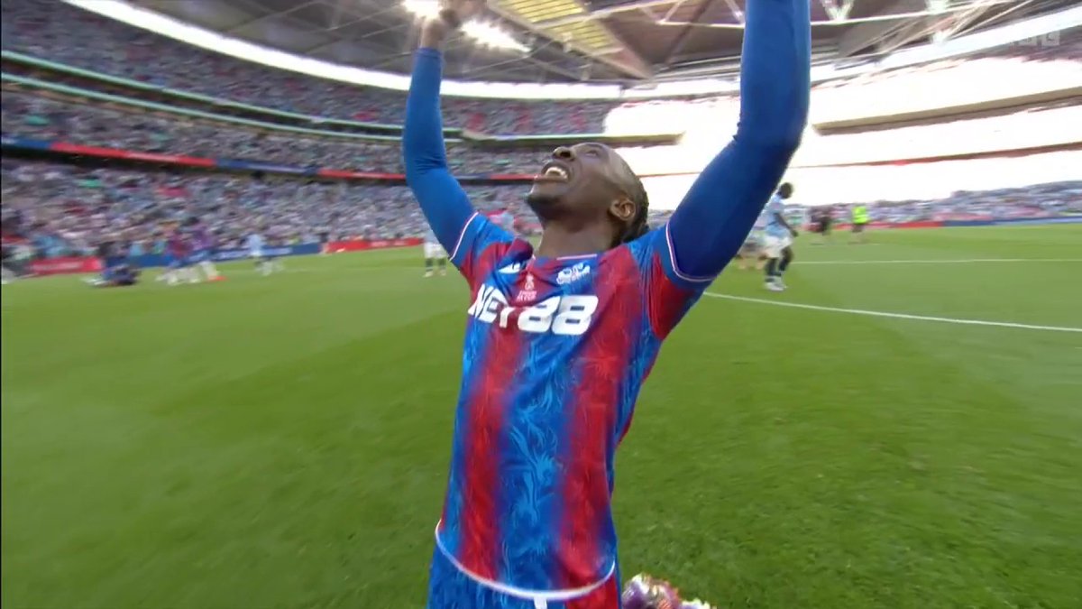 "The Eagles have landed." 🏆 The moment Crystal Palace won the FA Cup ❤ #FACup