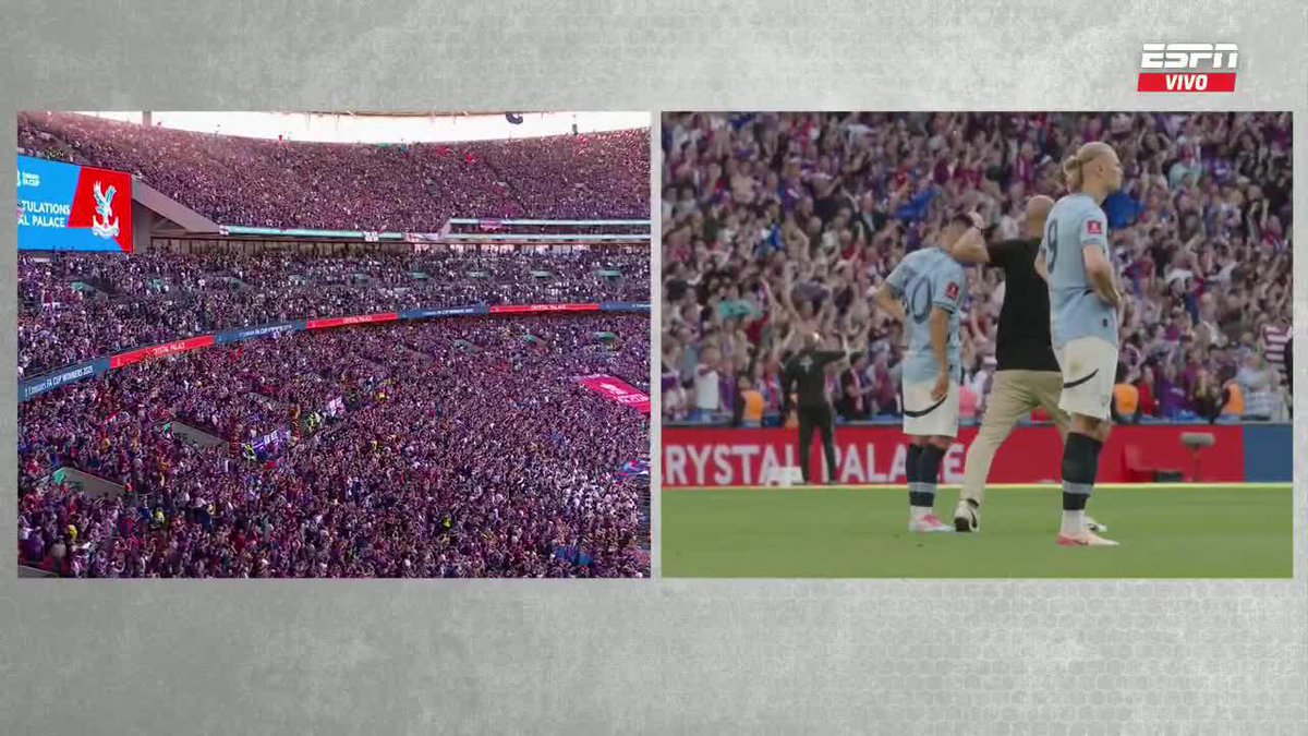 EL DIABLITO, MUY AFECTADO TRAS LA DERROTA. Claudio Echeverri hizo su debut oficial en el Manchester City en la FINAL de la #FACup y recibió el consuelo de Pep Guardiola tras la derrota ante Crystal Palace. 📺 Mirá la final de la FA Cup por #DisneyPlus