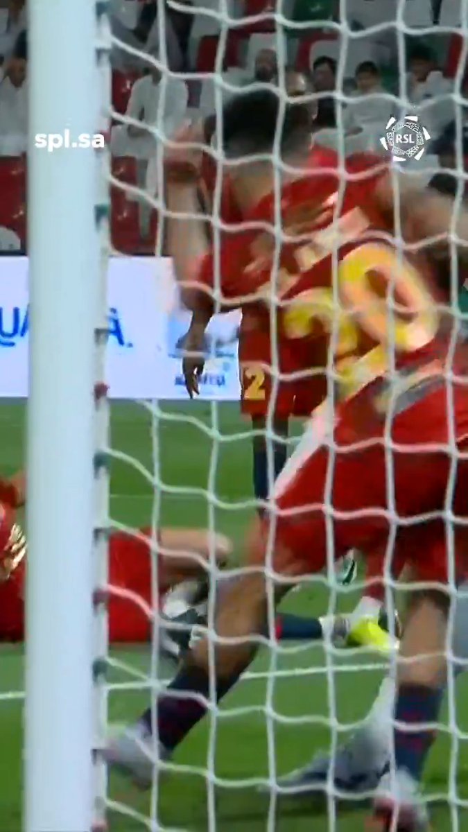 ضاري العنزي في المكان المناسب 🛡️🇸🇦 #دوري_روشن_السعودي | #الاتفاق_ضمك