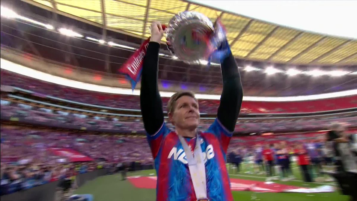 Oliver Glasner, the first manager to lift the #EmiratesFACup with Crystal Palace F.C. 🏆