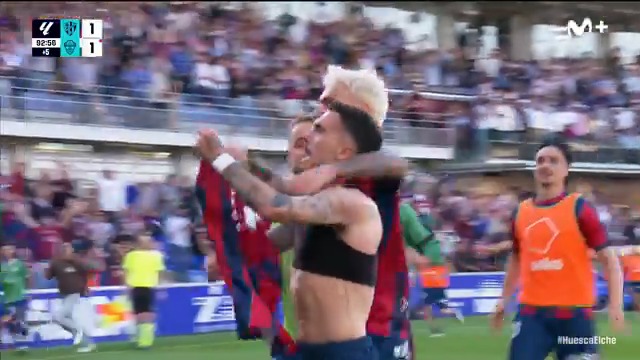👑 JOAKING. El GOLAZO de Joaquín Muñoz para dar la victoria a la SD Huesca en el 93'. #LALIGAHYPERMOTION #LaCasaDelFútbol