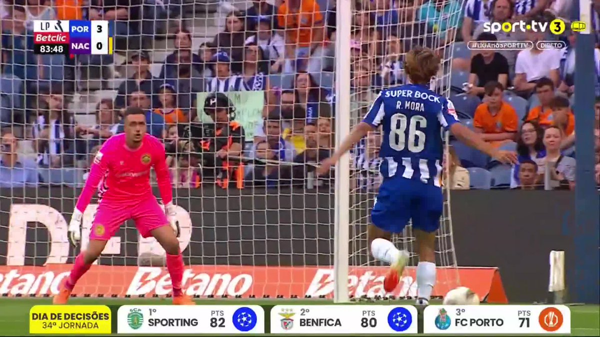 Rodrigo Mora fez o terceiro dos 🐉 #sporttvportugal #LIGAnaSPORTTV #LigaPortugalBetclic #FCPorto #Nacional #betanolp