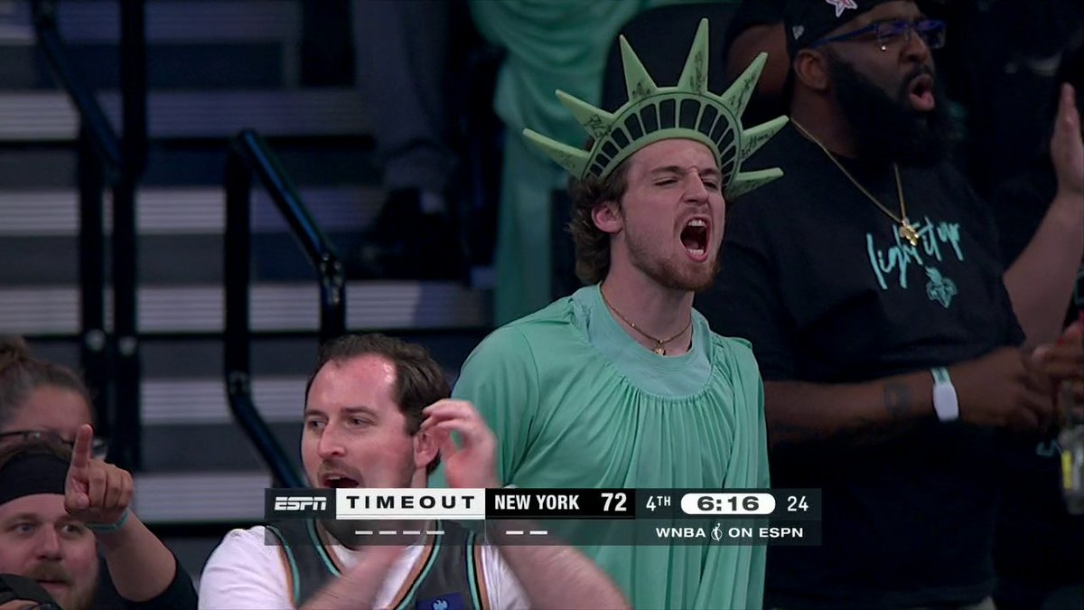 NATASHA WENT COAST-TO-COAST 😱 The New York Liberty crowd was loving this Natasha Cloud bucket 🙌