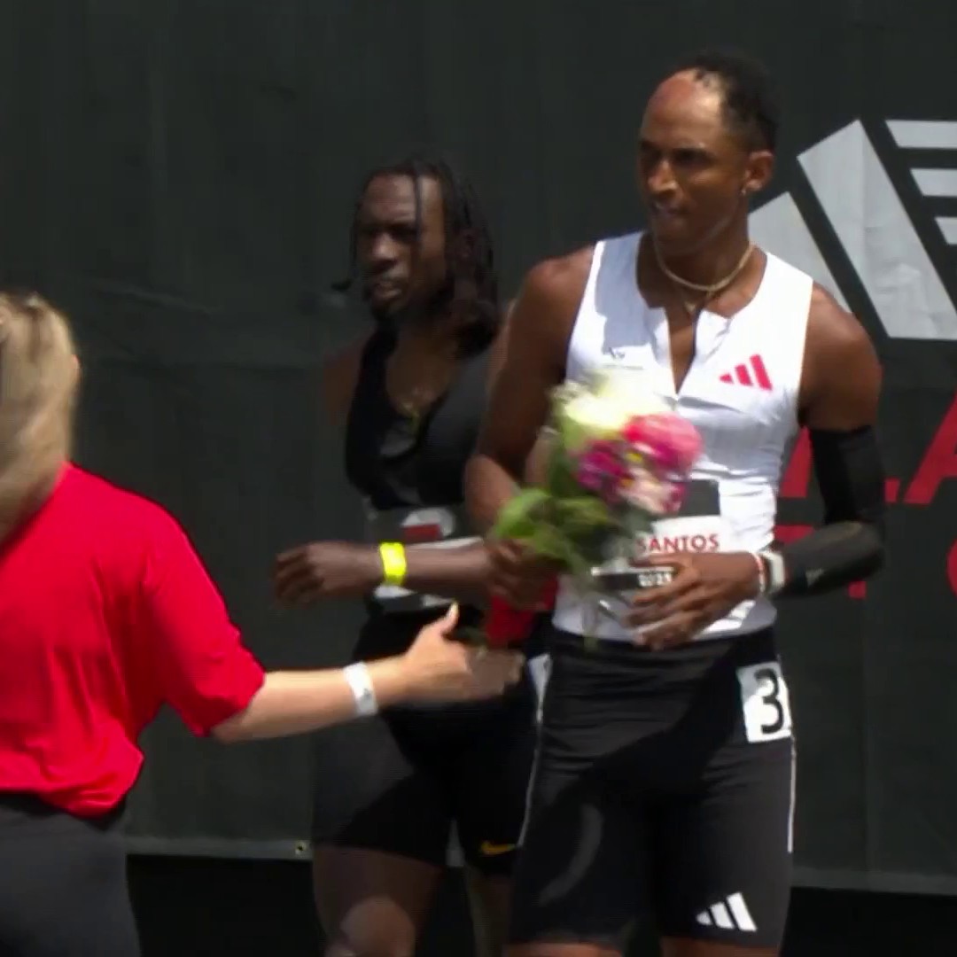 🇧🇷Alison dos Santos making the 200m short hurdles look easy in 21.85! 📺: NBC &amp; Peacock