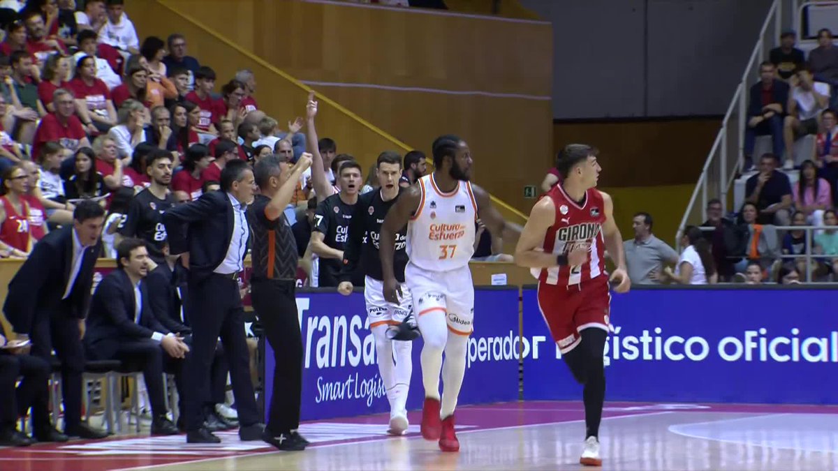 ✨ TRIPLE HISTÓRICO 📊 Con este, Valencia Basket Club suma 4⃣2⃣0⃣ TRIPLES esta temporada y rompe el récord histórico de más triples encestados en una liga regular tras superar los 419 que acumuló Kosner Baskonia en la 2022-23. 📺 Movistar Plus+ #LigaEndesa | #ConectaConTuPasión
