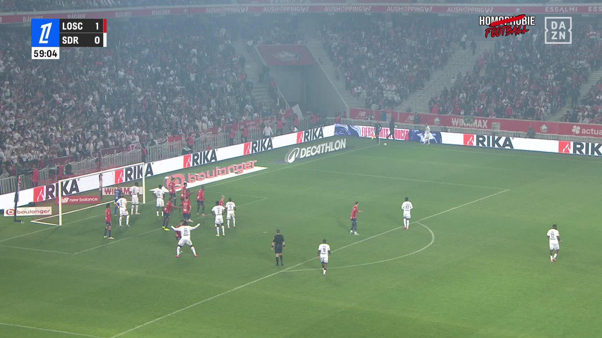 ⚡ | Le coup de tonnerre de Sergio Akieme ! 💥🚀 #OLSCO Regardez le match ici : ! 👈