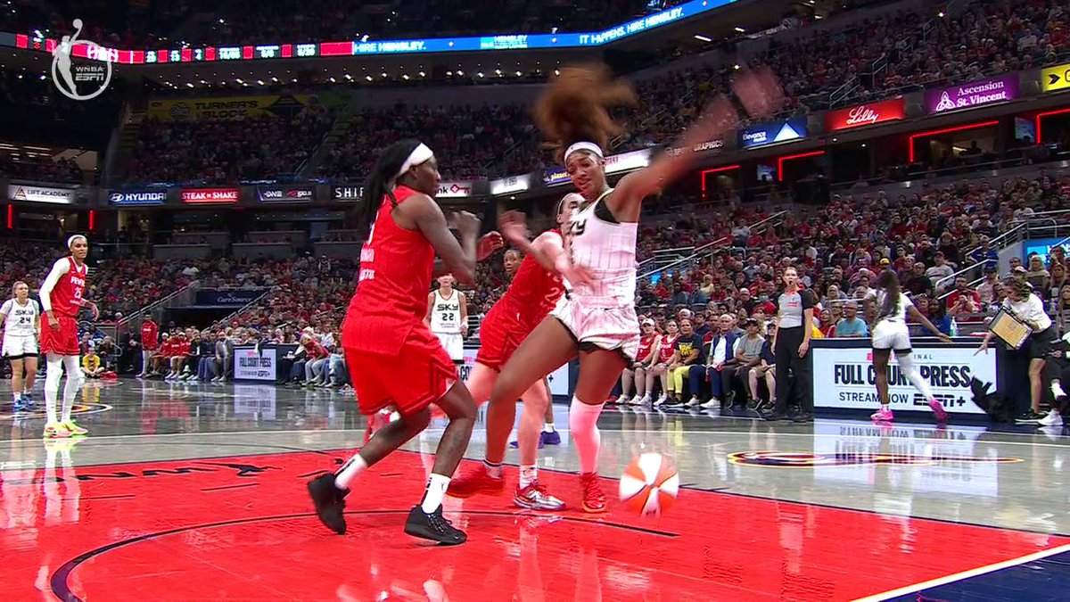 Caitlin Clark received a flagrant foul on this play. Aliyah Boston and Angel Reese received offsetting technical fouls.
