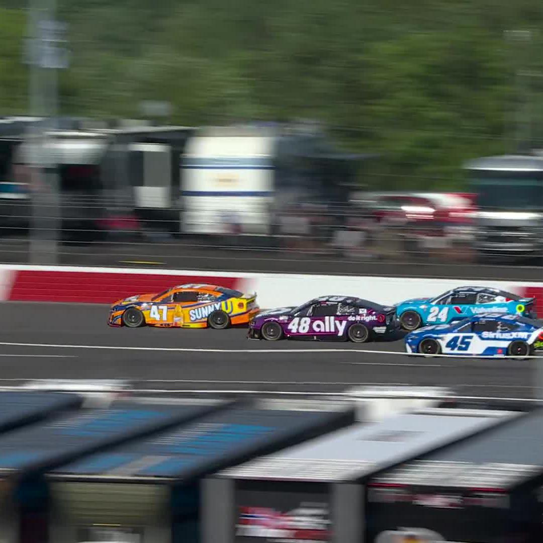 We're three-wide in Heat 1! 👀 Tune in for all the action on FS2!