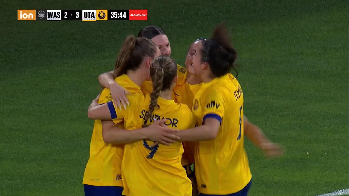 AUTOGOL DE BERNAL 😳❌ Rebeca Bernal, jugadora de #WashingtonSpirit, desvió el balón a su propia portería y le dio la tercera anotación a #UtahRoyals. 📹 NWSL