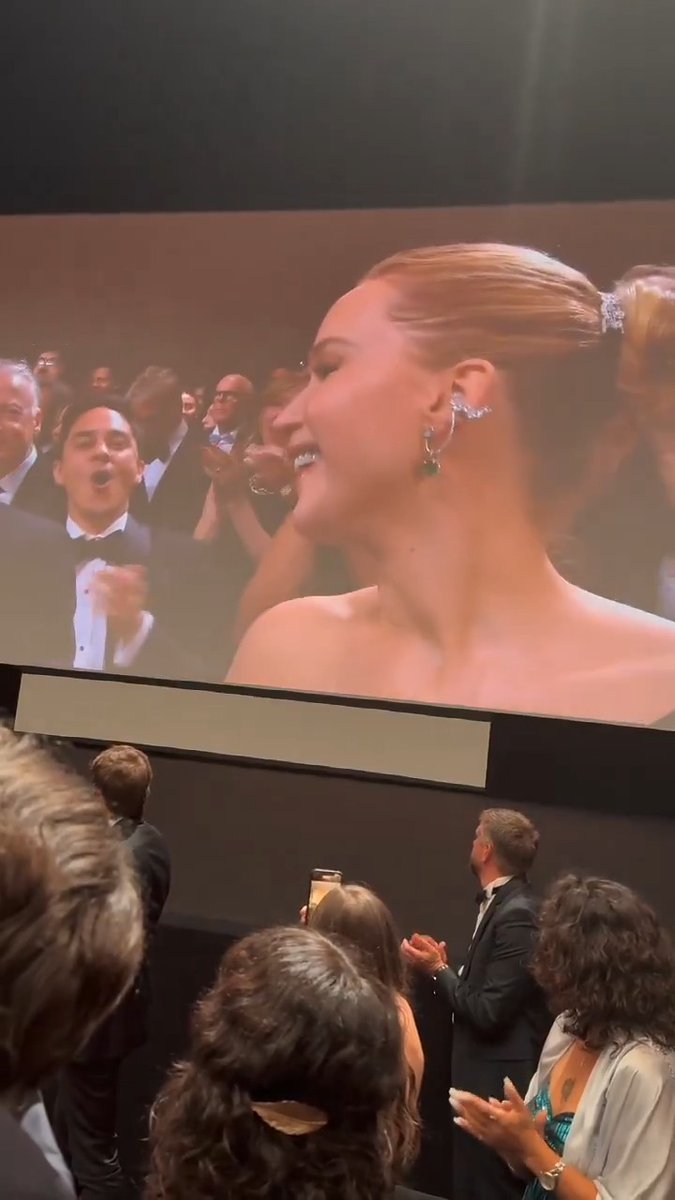 Lynne Ramsay's #DieMyLove receives a warm standing ovation at #Cannes2025