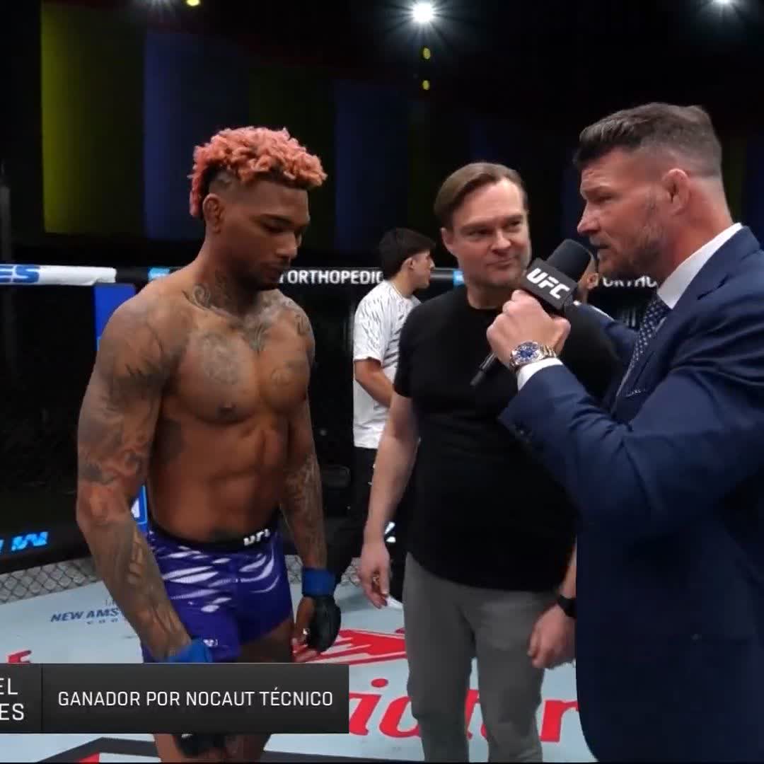 Esta victoria se la dedico a todo ecuador y a mi mamá que está presente 🇪🇨 #UFCVegas106
