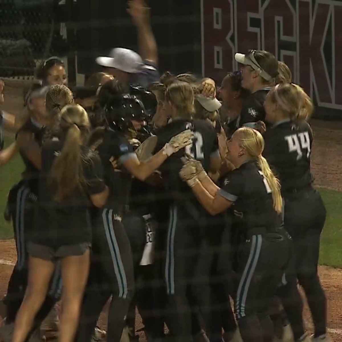 North Florida with the walk-off winner‼️ Ospreys make their first NCAA regional finals appearance 👏