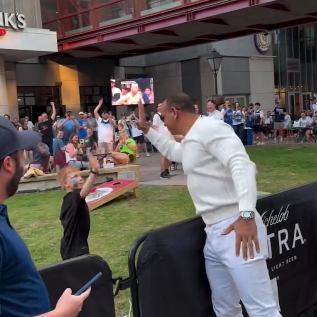 This cornhole throw by Alex Rodriguez 👀 (via arod/IG)