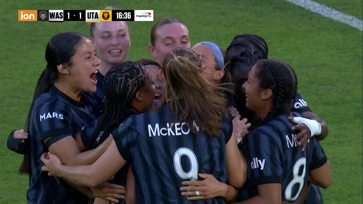This 𝐎𝐔𝐓𝐑𝐀𝐆𝐄𝐎𝐔𝐒 turn and finish by Ashley Hatch 😱 (via National Women’s Soccer League)