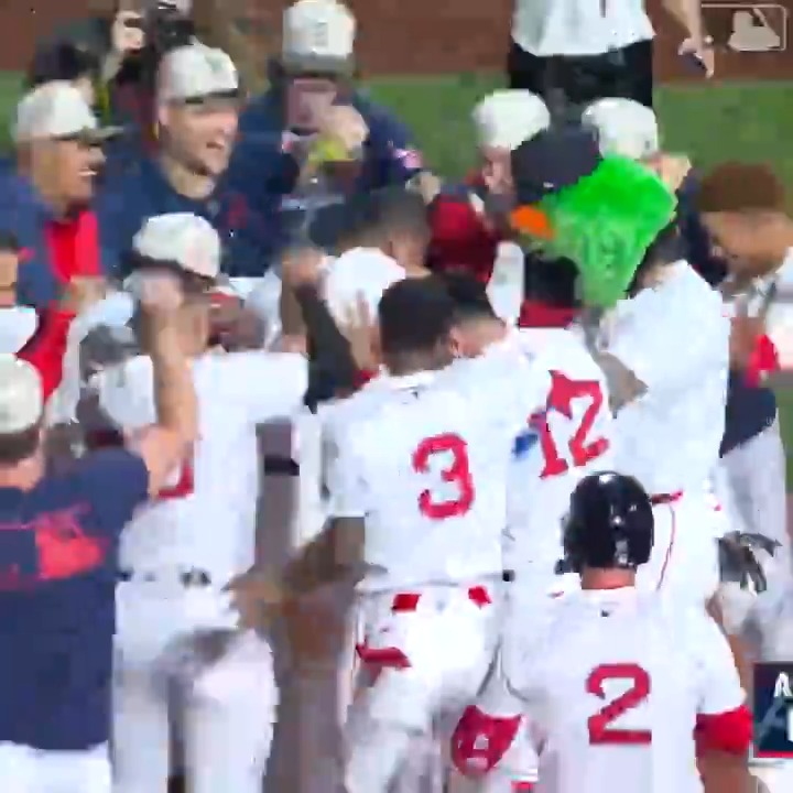 RAFFY'S FIRST CAREER WALK-OFF HR!