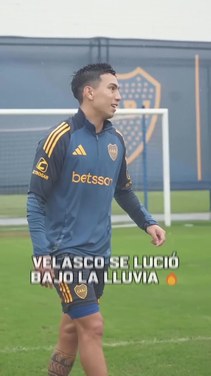 📹Alan #Velasco hoy en BocaPredio bajo la lluvia.