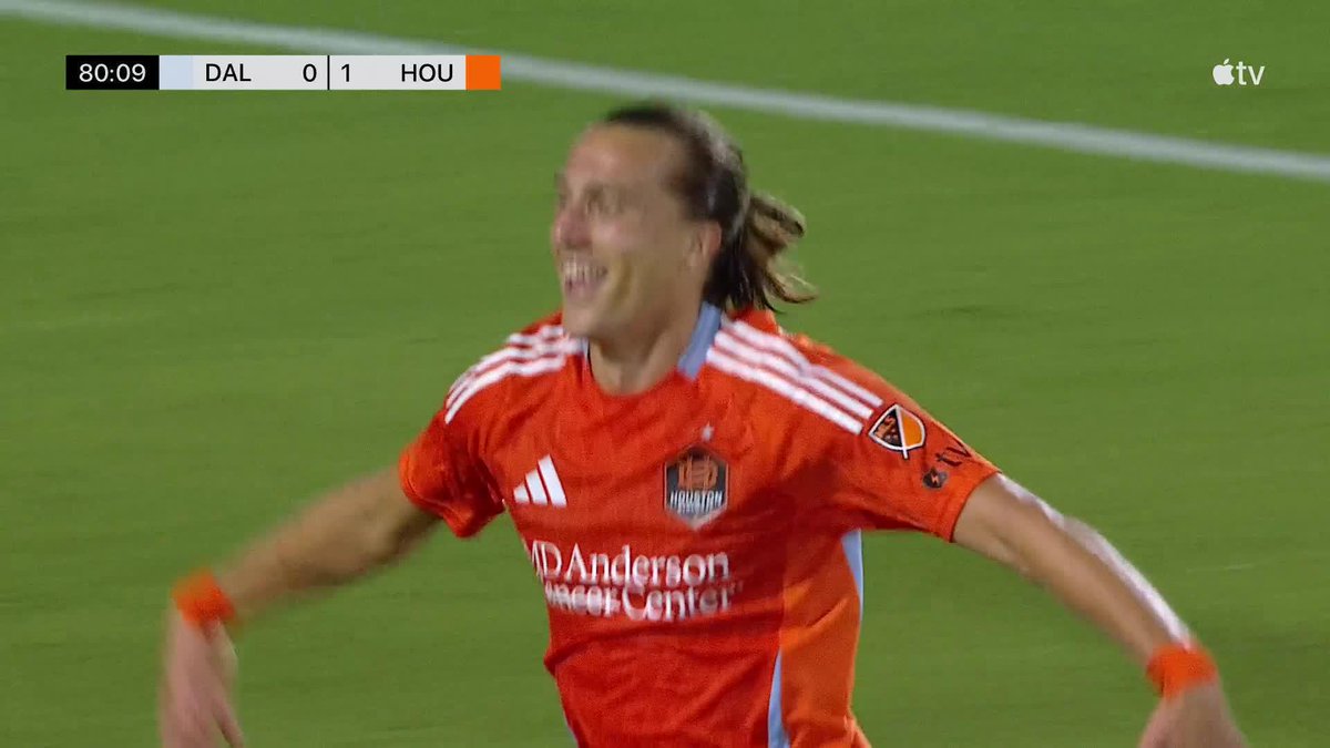 Catch Griffin Dorsey if you can 🏃 Houston ahead 2-0 in the Texas Derby.