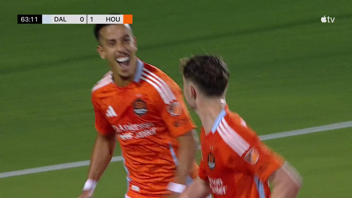 Jack McGlynn with a BANGER from 𝒘𝒂𝒚 𝒐𝒖𝒕 ☄️ (via Major League Soccer)