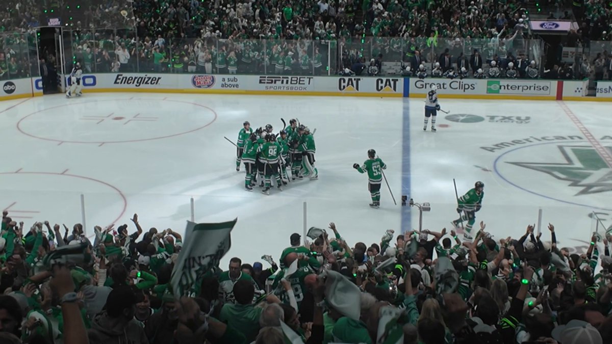 We will never, EVER, get tired of seeing crowd pops like this in the #StanleyCup Playoffs 😍