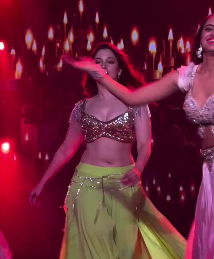 Aiyoooo koldringale Thalaivi Tamannaah😍😍😍
