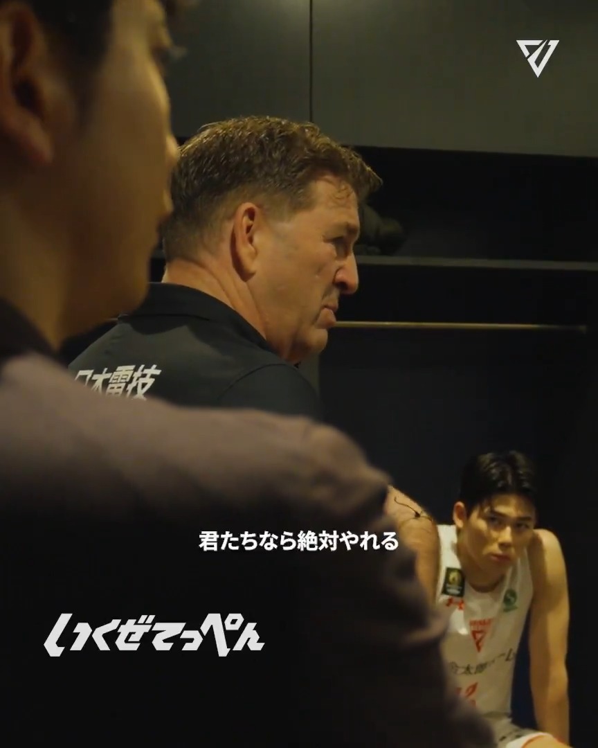 "I know you can do it" 悔しさが沈黙に変わったロッカールームに、響いたそのひと言。仲間を信じる力が、次の一歩を生む。GAME2 #ジェッツ一丸 で、共に闘おう。 #いくぜてっぺん #千葉ジェッツ #chibajets #りそなグループ #Bリーグチャンピオンシップ