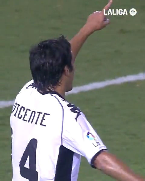 Mucha CLASE. 💫 🦇 Vicente Rodríguez x Valencia CF 🦇 #DesenlaceLALIGA | #ValenciaAthletic