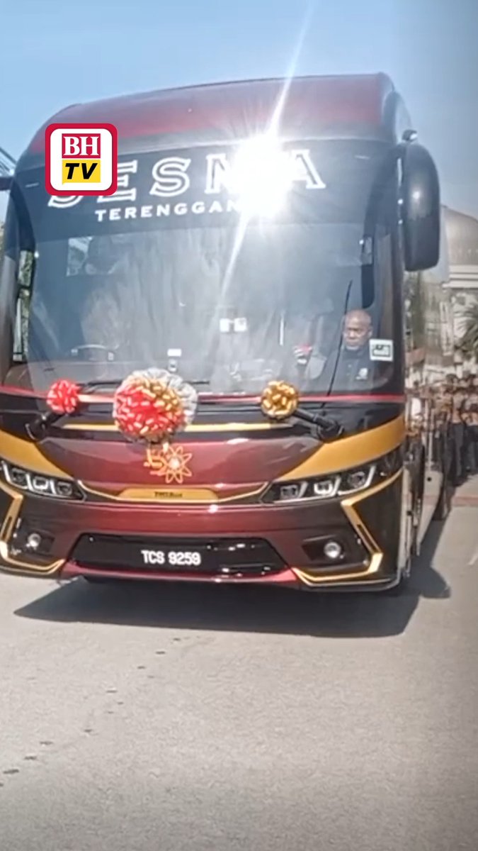 Sambutan Hari Guru peringkat Sekolah Menengah Sains (SMS) Sultan Mahmud (SESMA), di sini melakar sejarah tersendiri apabila bekas pelajarnya menyumbang sebuah bas bernilai RM670,000. Berita penuh: