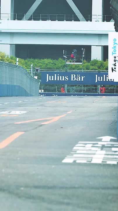 ローランド 優勝おめでとう！ 最高の瞬間をありがとう😭 お子さんを抱きしめる姿にほっこり☺️ パパ、世界で一番カッコイイよ！ FIA #フォーミュラE 世界選手権 2024/25 第8、9戦 東京🗼🇯🇵 FP、予選、決勝全部LIVE配信！ #TokyoEPrix