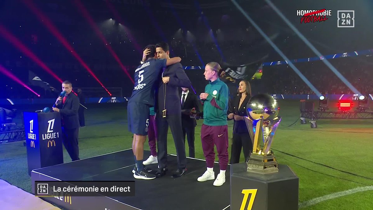 Ça sonne creux , ça sonne faux. Y’a pas d’engouement , pas d’âme rien du tout , un truc banal quoi. J’espère voir mon club soulever des trophées à nouveau , histoire de vous montrer à quoi ressemble une ville de foot. Encvlé de parisien