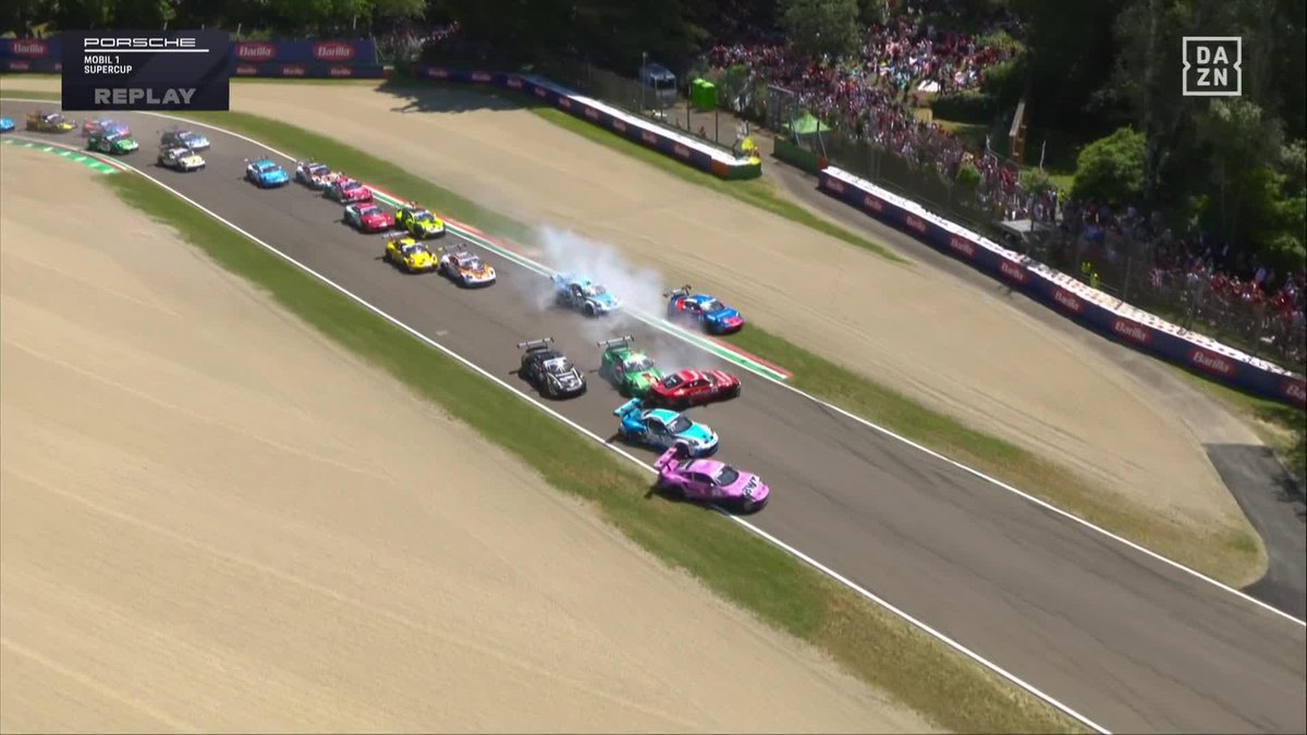 La que se ha liado en la salida de la Porsche Supercup 💥 🔗 #ImolaDAZNF1 🇮🇹