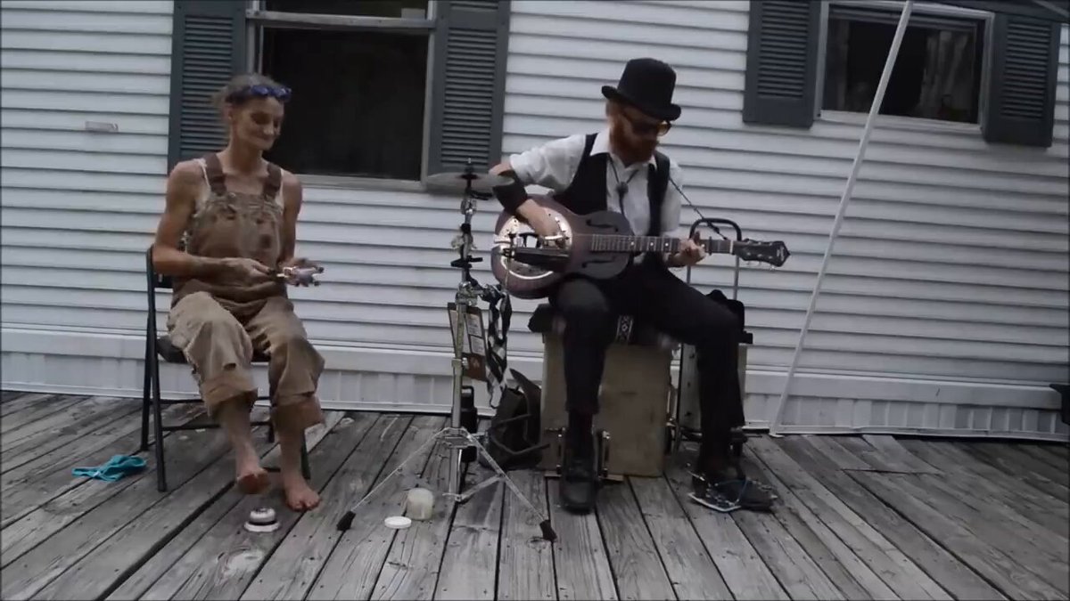 Pure talent!!! 💙💙 🎵🌷Angels in Heaven - Chris Rodrigues &amp; the Spoon Lady
