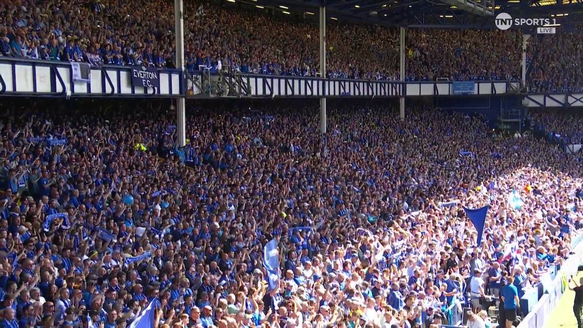 The moment Everton men's team walkout at Goodison Park for the final time 💙 📺 TNT Sports & discovery+ UK