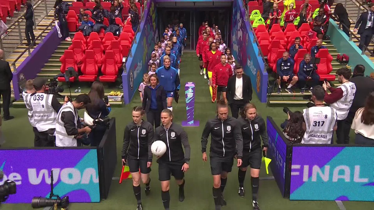 An incredible atmosphere 🏆 (C)helsea FC Women 🆚 Manchester United Women Watch the #AdobeWomensFACup Final live on Match of the Day 📺