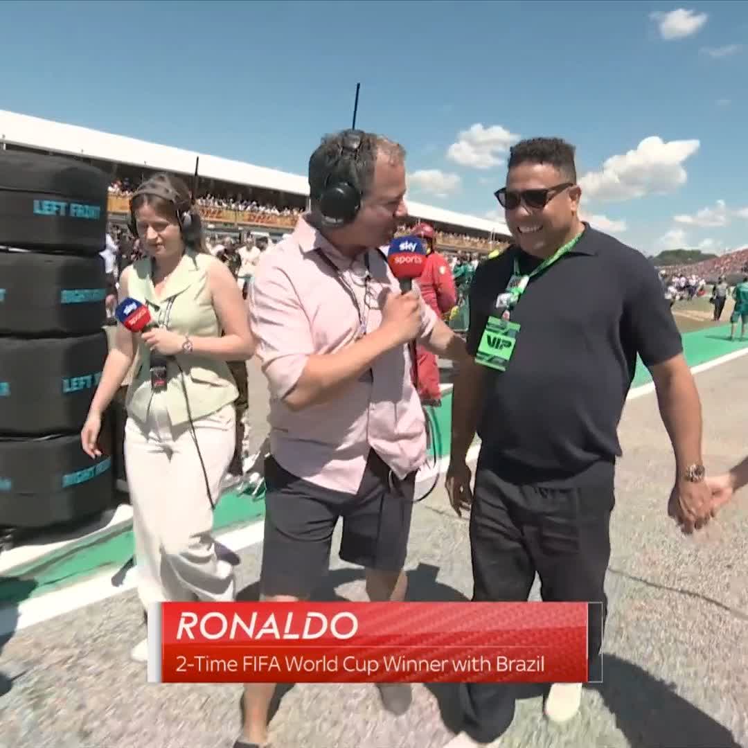 "I remember you many times" 😲 "No, you don't!" 😆 Two legends on the Imola grid: Ted and Ronaldo! ⚽️🏎️