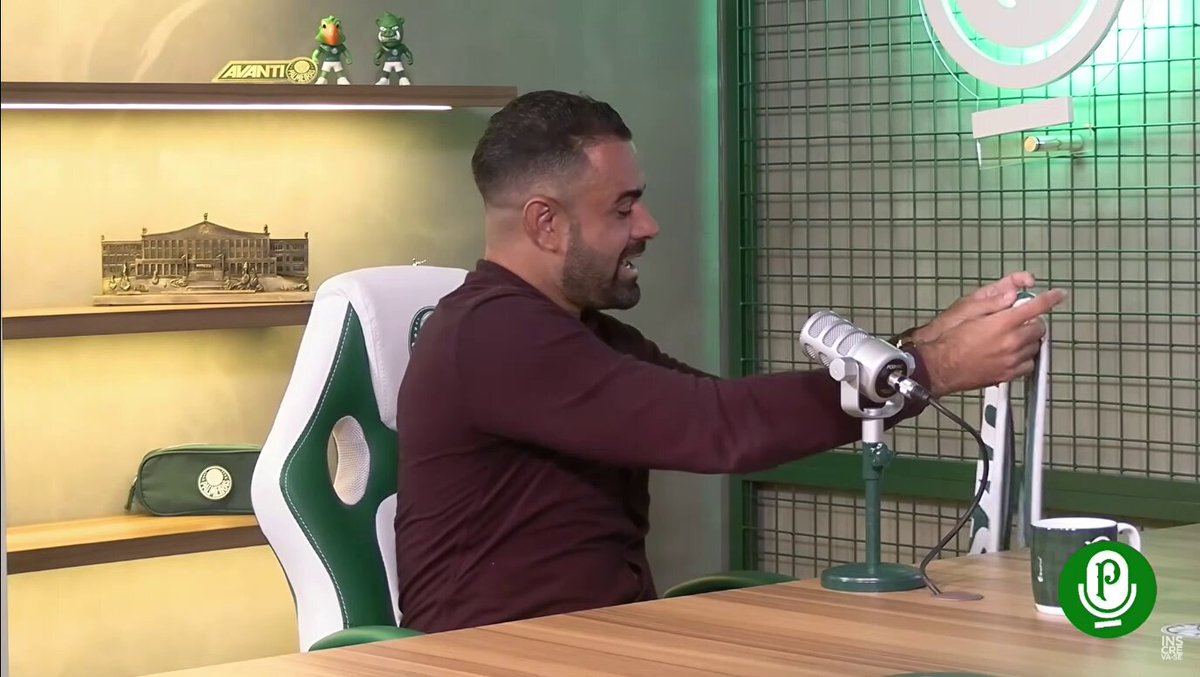 Momento bem bonito! Mauricio, ex-Palmeiras, emocionado recebendo uma camisa do clube e falando sobre gratidão 📹TV Palmeiras