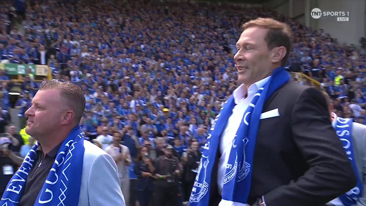 Everton Legends make their way onto Goodison Park for the final time 👏 📺 TNT Sports & discovery+ UK