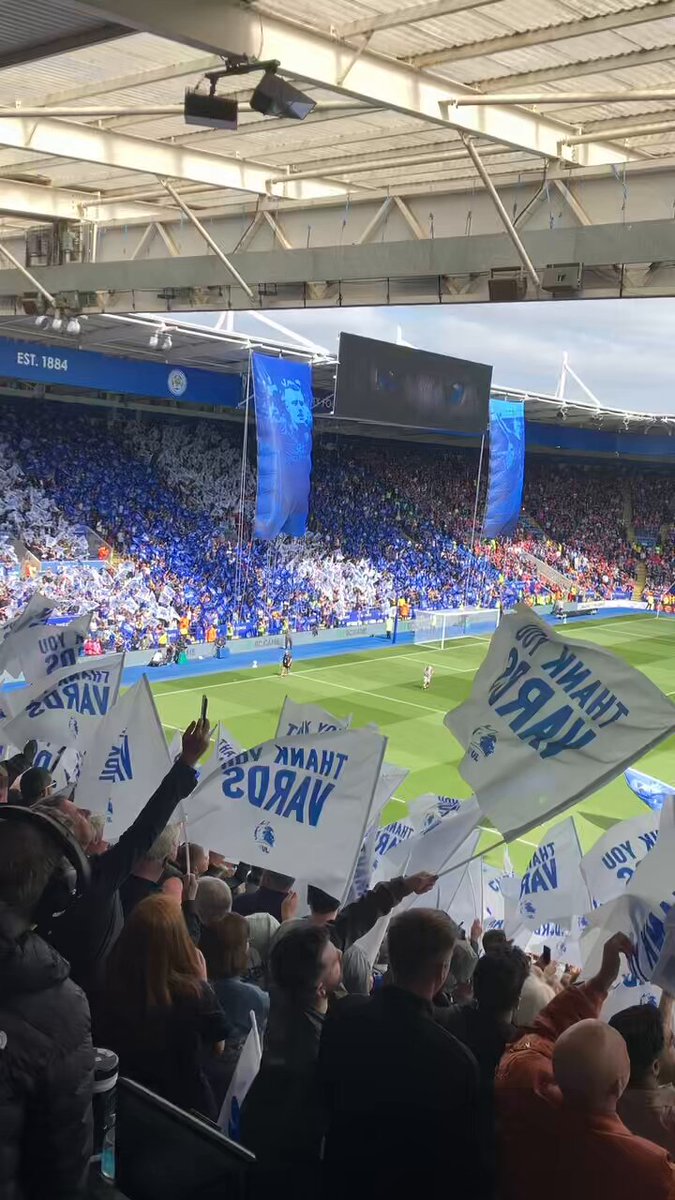 Fans wave flags with ‘Thank you Vardy’ on them as he plays his final home game for Leicester after 13 years of service…👏🦊