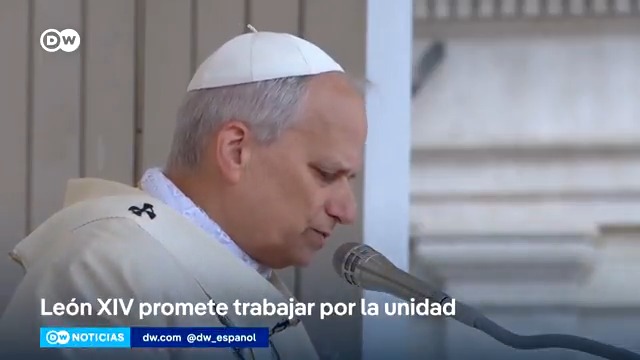 El papa León XIV llama a la unidad y condena el capitalismo y la guerra en su misa inaugural El #PapaLeoneXIV prometió este domingo trabajar por la unidad para que la #IglesiaCatolica se convierta en un símbolo de paz en el mundo. Lo hizo durante su misa inaugural en la plaza de San Pedro, ante unos 200.000 fieles, jefes de Estado, patriarcas y príncipes. /ab