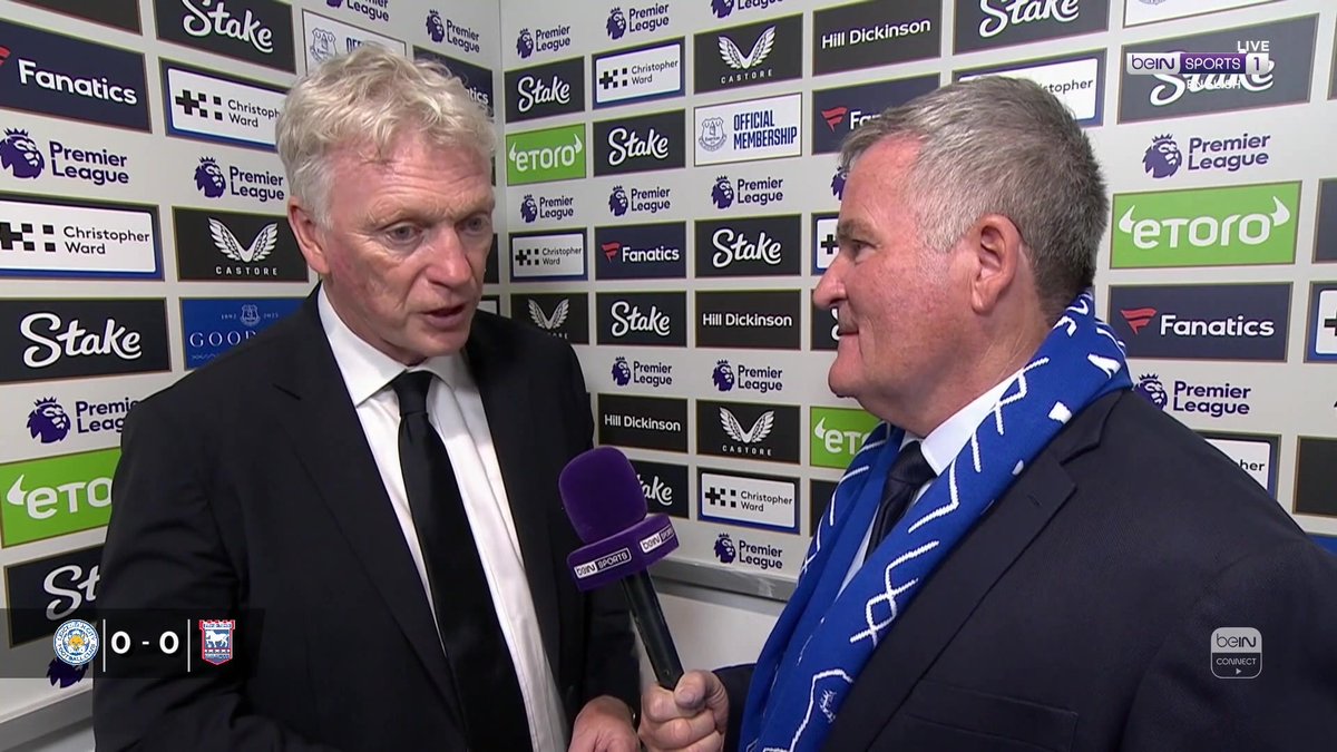 🎙️"Is this your first time?" Everton boss David Moyes asks the 'new' pitch side reporter Richard Keys a question of his own. #Everton #FarewellGoodison