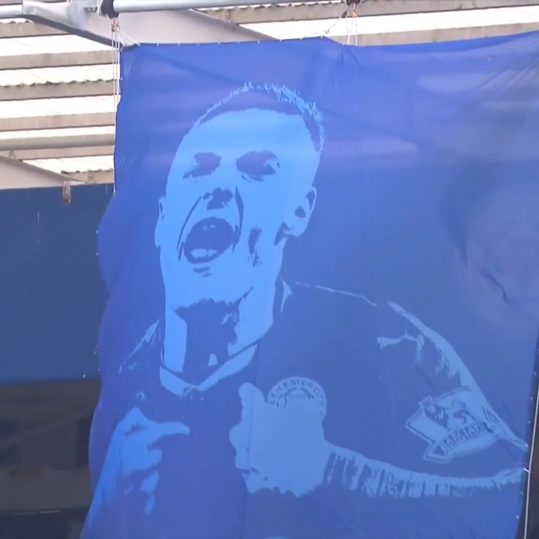 Leicester City fans organized an incredible send-off for Jamie Vardy in his final match at the King Power Stadium. 👏🦊